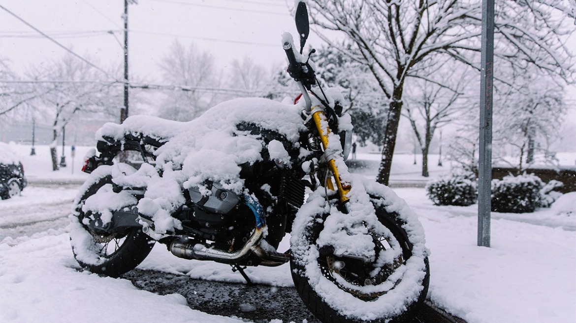 Équiper sa moto pour affronter l'hiver